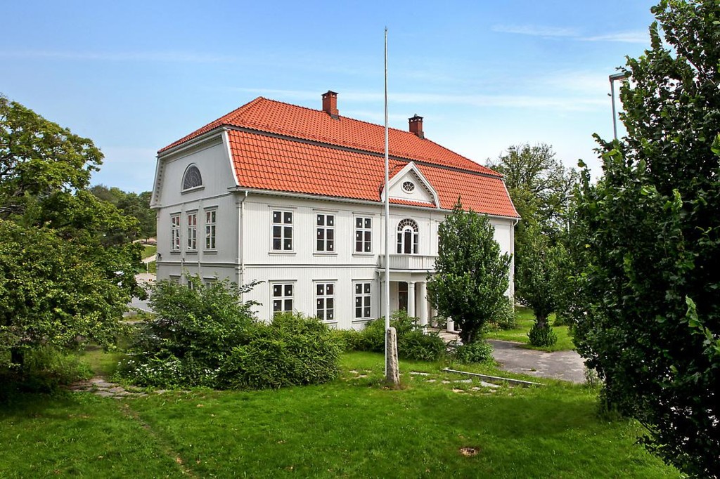 Naprapatene på Fredrikstad Rygg- og Leddsenter holder til i det gamle Herredshuset på Trara!